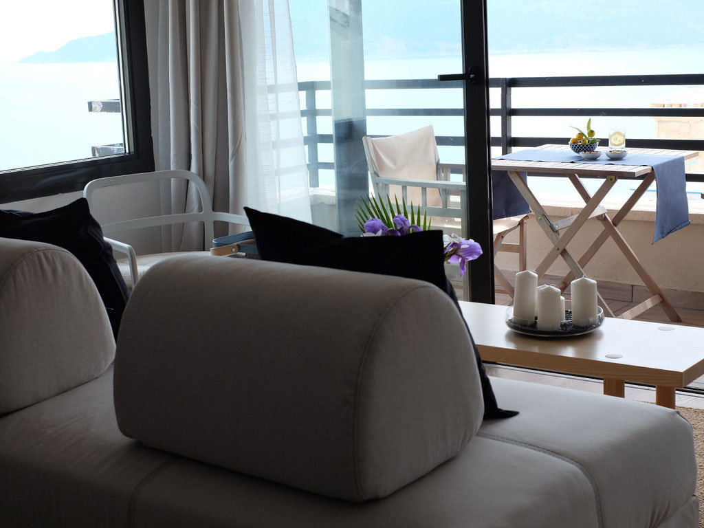 Deniz Manzaralı Köşe Çatı Odası 09 - True Blue Hotel